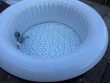 Lay-Z-Spa Miami AirJet, Inflatable Hot Tub, black, 2-4 Person - Good Condition