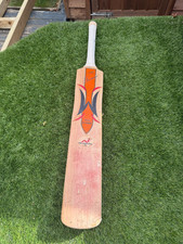 NICE WOODWORM PREMIER THE FLAME MEGABIT JUNIOR CRICKET BAT. SIZE HARROW. 2lb 5oz