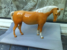 LOVELY  BESWICK PALOMINO HUNTER 