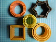 LOT OF VINTAGE PLASTIC COOKIE