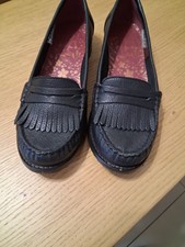 Ladies Size 4 Moshulu Moccasin Leather Shoes  Black