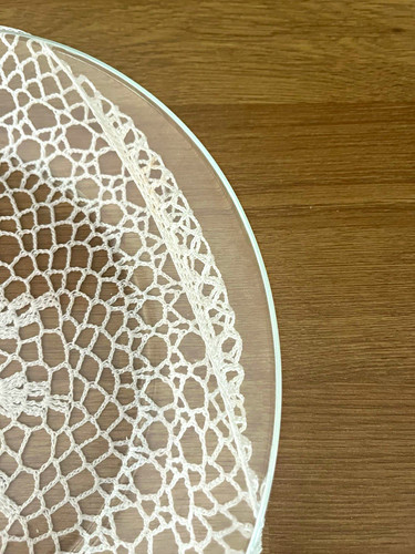 White round doily covered - white,