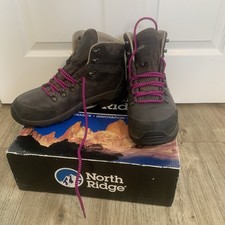 North Ridge Men’s Leather Walking Boots Vibram Soles Size 9 In Box