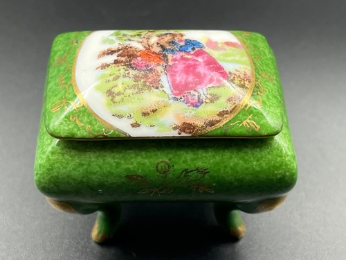 Vintage trinket box with - , lid