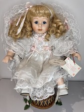 Leonardo Collection Phyllis - Elegant porcelain doll beauty in lace-Limited 