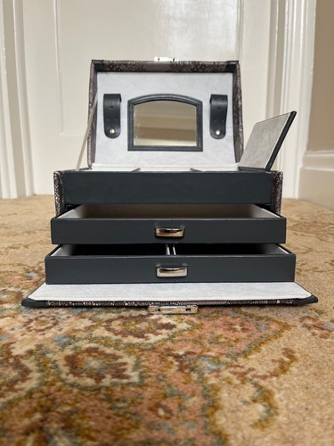 Tuscan design three - design, tier