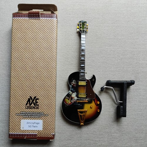 Axe legends display miniature - axe,