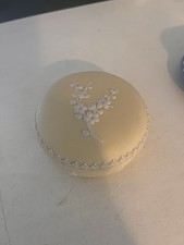 RARE WEDGWOOD LEMON YELLOW PRUNUS JASPER WARE ROUND LIDDED TRINKET BOX