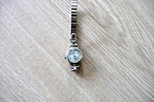 VINTAGE 9ct GOLD  LADIES SWISS EMPRESS WATCH. SCRAP OR WEAR