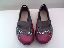 CLARKS WOMENS SLIP ON SHOE