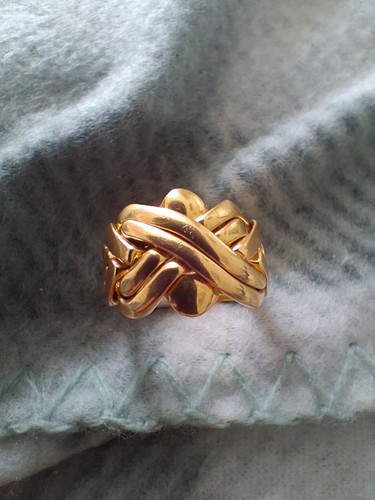 18ct puzzle ring - 18ct, size