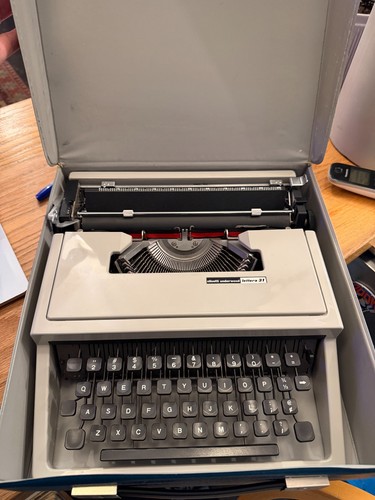 Vintage olivetti underwood - vintage,