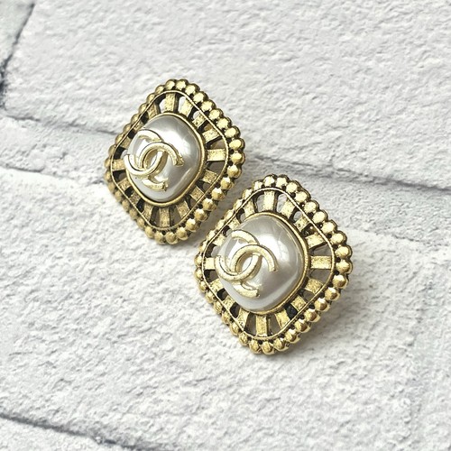 Vintage chanel button style - vintage,