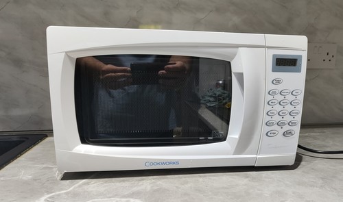 Cookworks 700w digital touch - 700w,