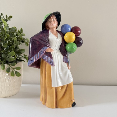Vtg royal doulton figurine - royal,