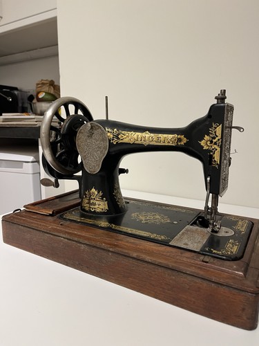 Singer mechanical hand crank - mechanical,