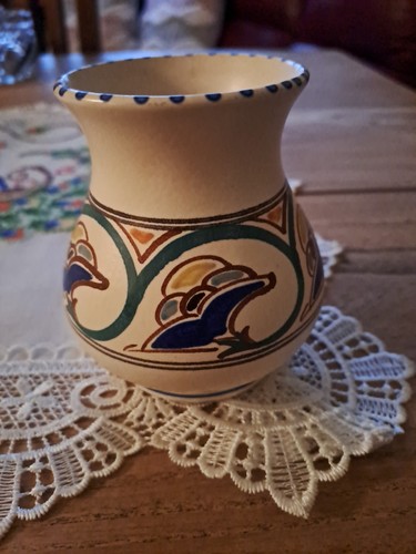 Pretty little honiton hand - little,