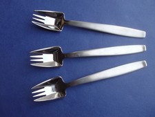 THREE VINERS SPLAYDS (18cm):-