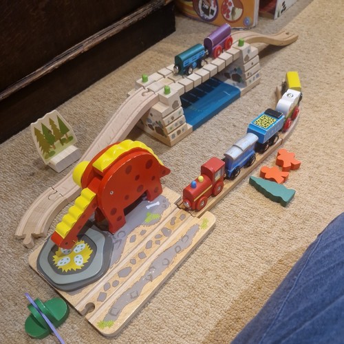 Bridge dinosaur crane magnet - dinosaur,