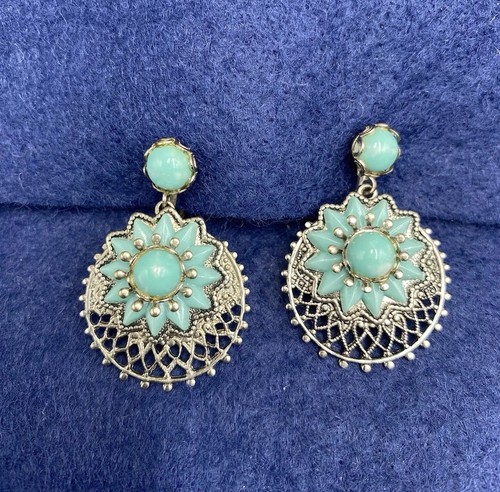 Silver tone and turquoise - silver,