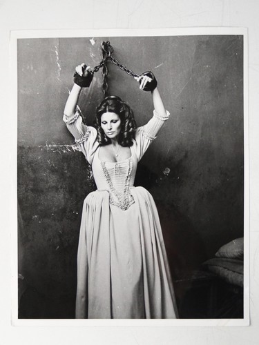 Raquel welch four - four, musketeers
