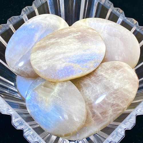 Natural moonstone palm - moonstone,