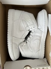Jordan 1 Mid Triple White –