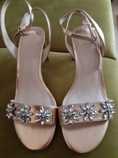 New Faith Ladies Sandals. Gold Colour. Size 6. Diamonte  Daisy Flowers. 