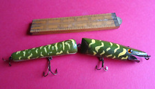 UNUSUAL VINTAGE ARTISAN MADE LARGE HAND PAINTED WOODEN PIKE FISHING LURE