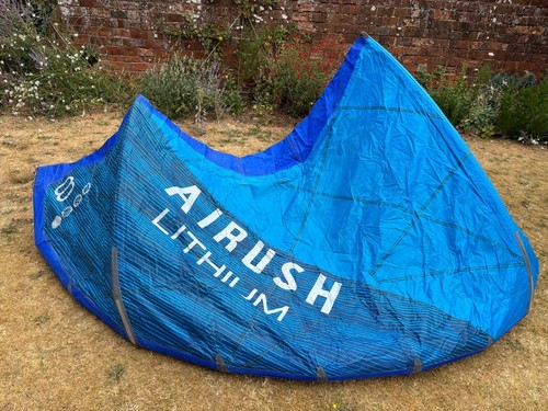 Kitesurfing kite airush - kitesurfing,
