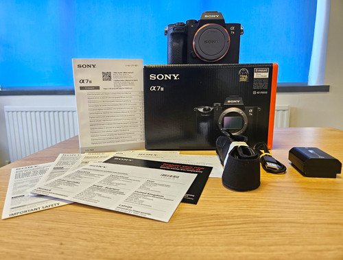 Sony iii mirrorless camera - sony,