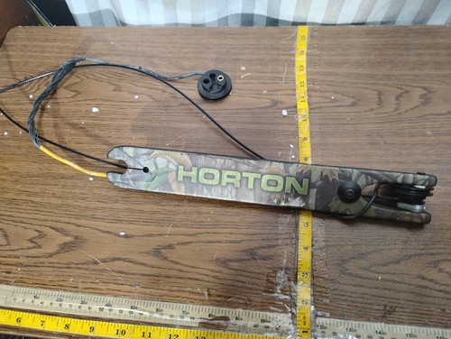 Black gold crossbow left - gold,