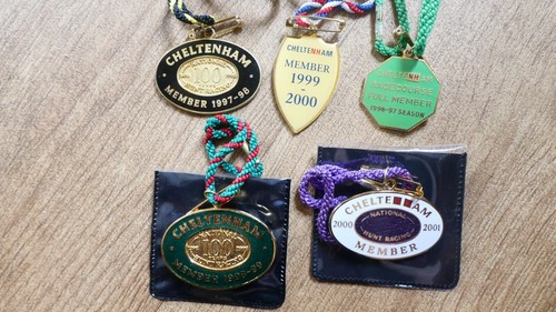 Horseracing members badges