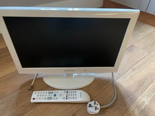 White Samsung colour TV with remote control (47cm screen) in very good condition