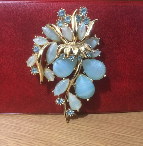 Vintage exquisite womens - "exquisite",