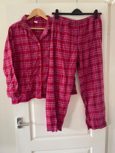 Pyjama set size bnwt - set,