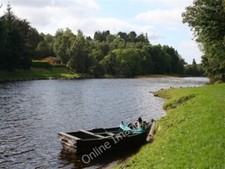 Photo 6x4 Springer on the boat in the Fiddich pool. Craigellachie/NJ2844 c2009
