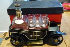 VINTAGE RETRO VINTAGE CAR DECANTER & GLASSES MUSICAL