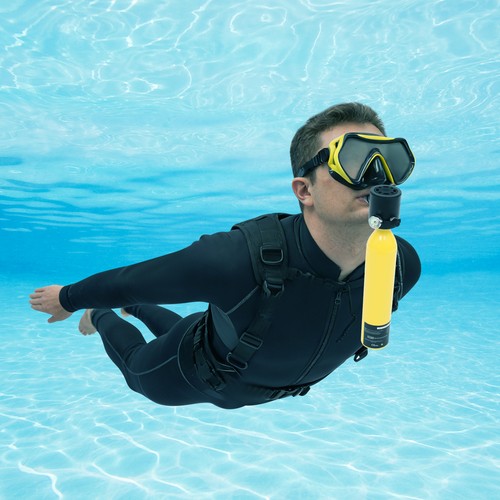 Scuba tank underwater - 0.5l,