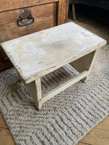 White distressed vintage - white,