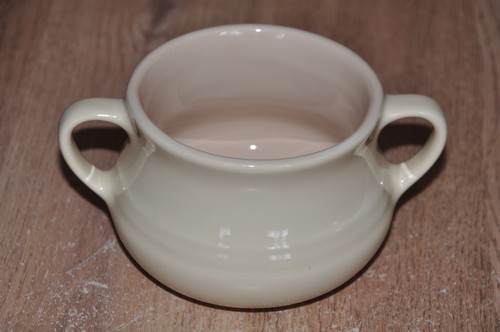Creuset cream stoneware - le,