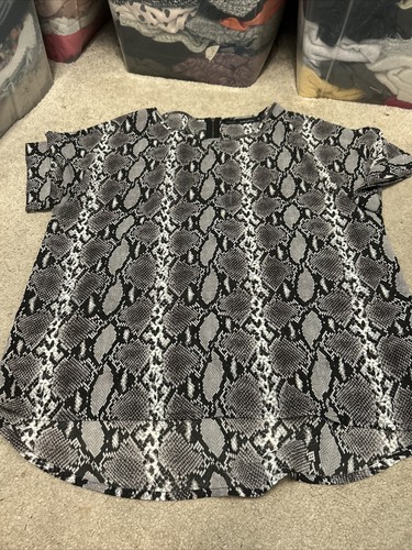 Next size snakeskin short - next,