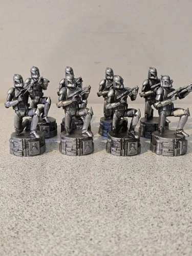 Star wars chess pieces clone - chess,