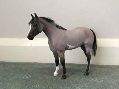 Breyer yearling horse model
