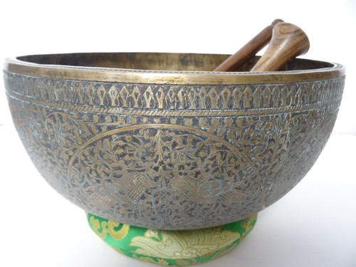 Hand carved old jambati - hand,