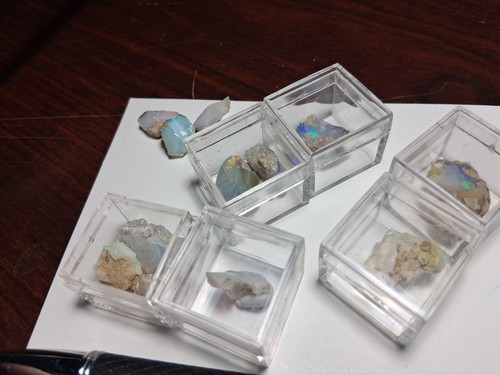 Vibrant ethiopian opal - vibrant, lot