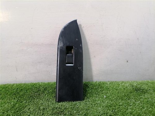 Front right window - front,
