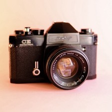 Working CHINON CE MEMOTRON 35mm Film SLR Camera w/F/1.7 55mm Lens Student