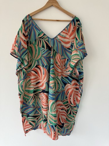 Floral patterned beach - m&co,