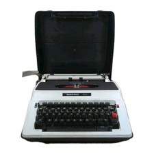 Vintage SILVER REED 500 Model Portable Typewriter with Original Case Collectable